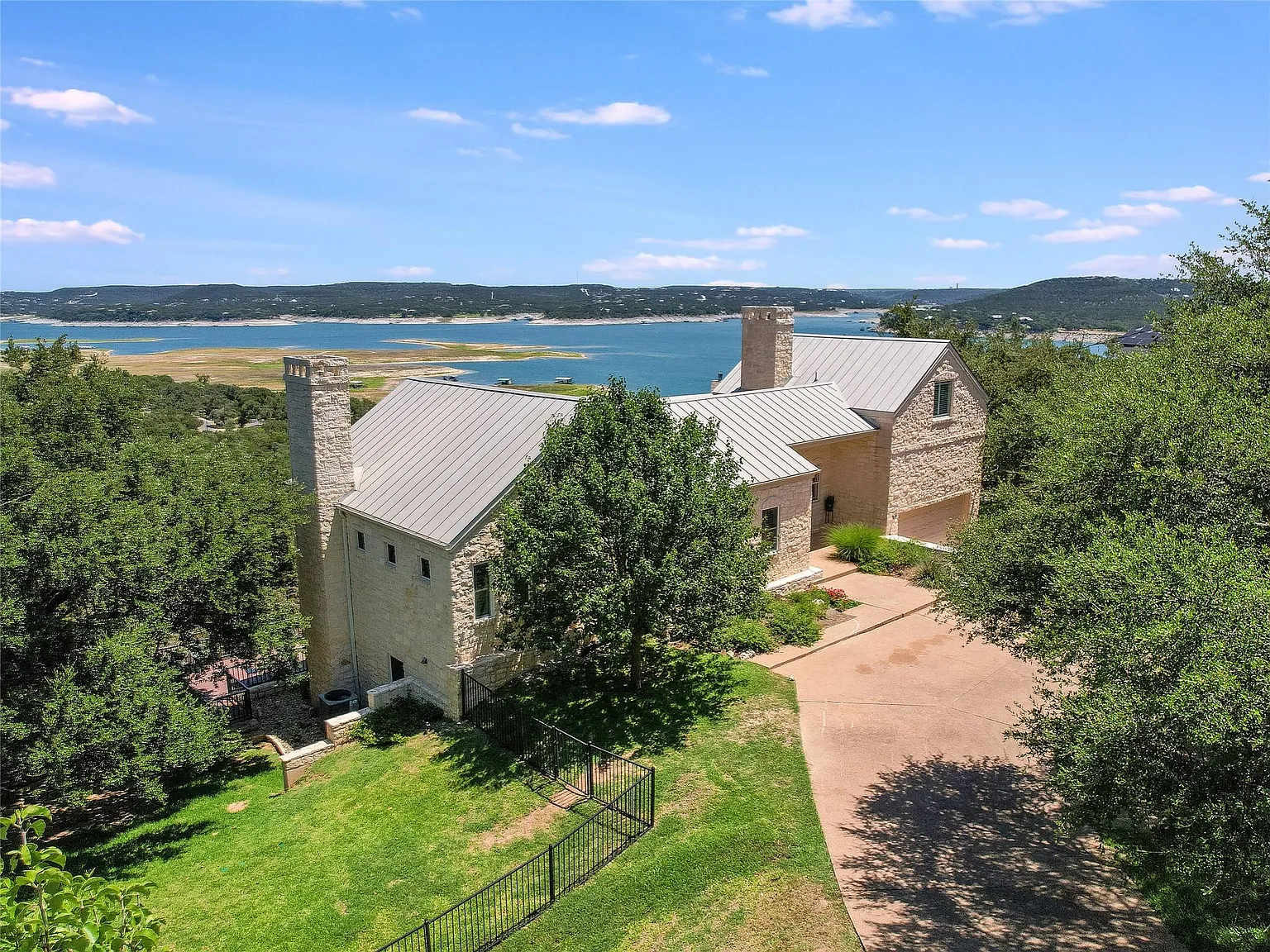 4 bed, 3.5 bath, 3461 sqft, $7,900 — Photo 1
