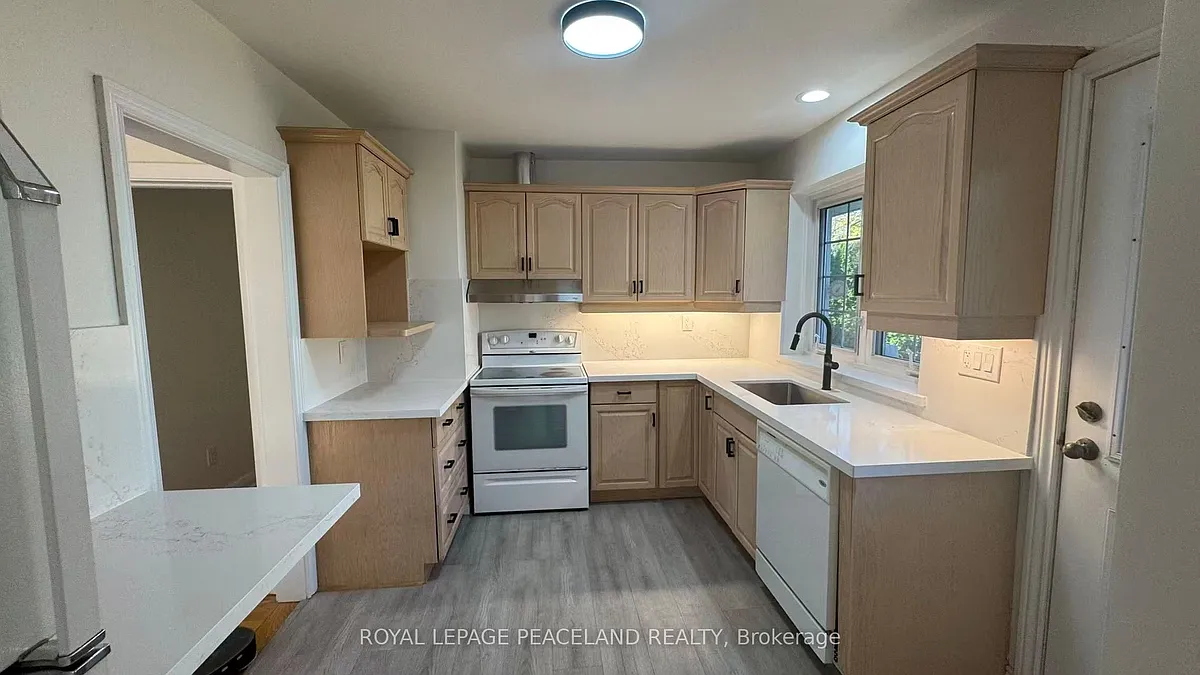 Building Photo - 66 Paperbirch Dr #UPPER UTILITY INCL