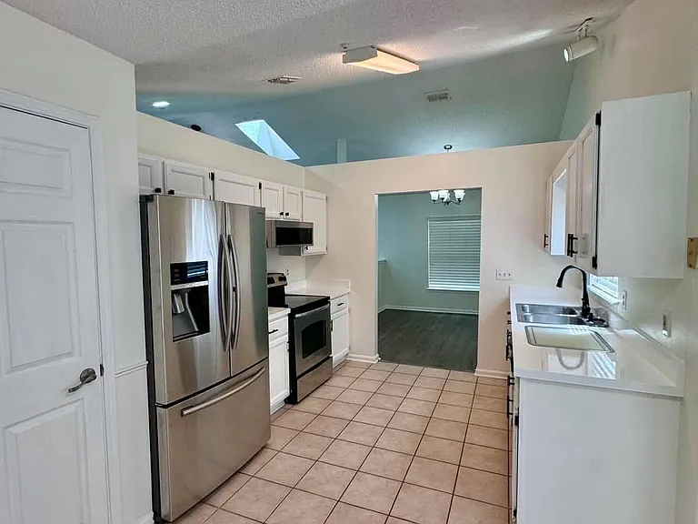 8250 Lakemont Dr — Photo 4