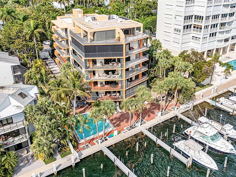 1700 S Bayshore Ln #3B — Photo 29