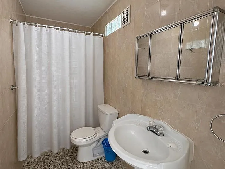 6B Avenue — Photo 2