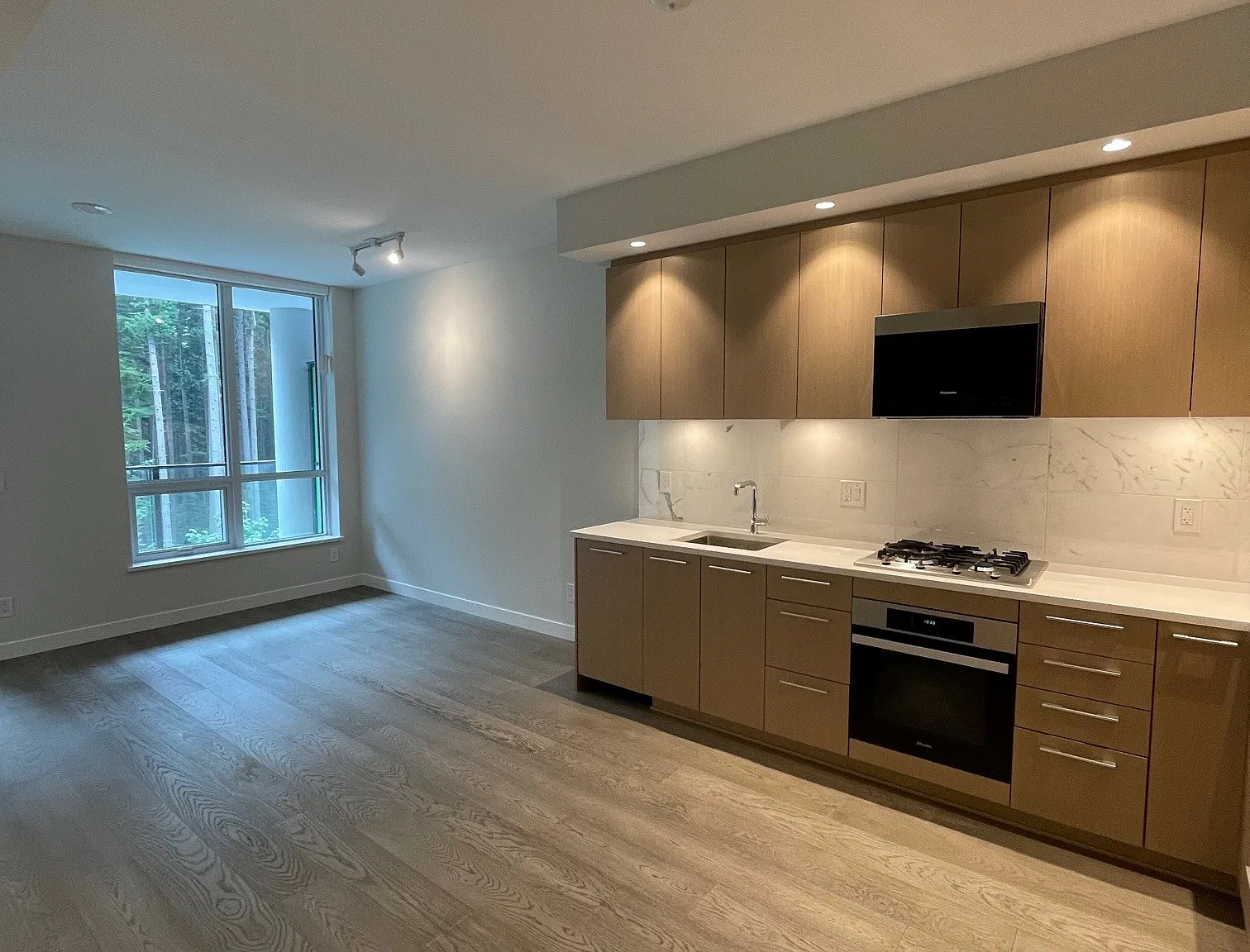 The Conservatory 606 — Photo 2