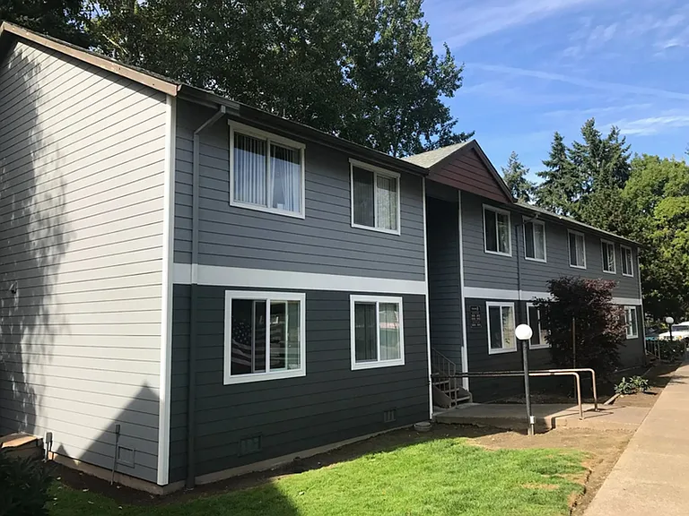 Willow Creek Apartments — Photo 1