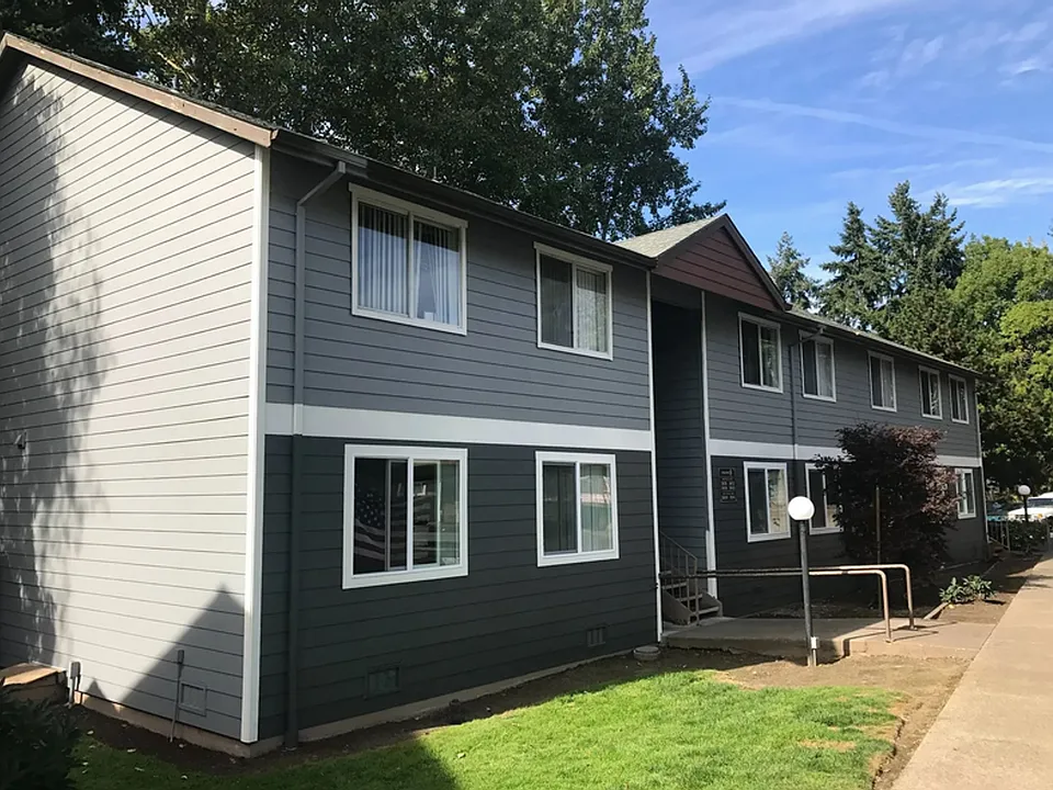 Willow Creek Apartments