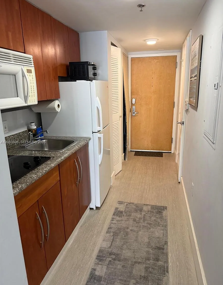 1200 Brickell Bay Dr — Photo 2