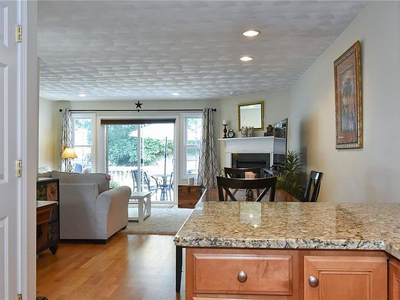 5th image of 881 Greenwich Ave Unit D16