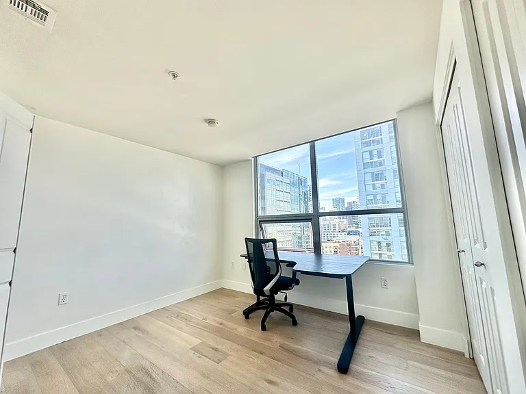253 10th Ave #1302 — Photo 19