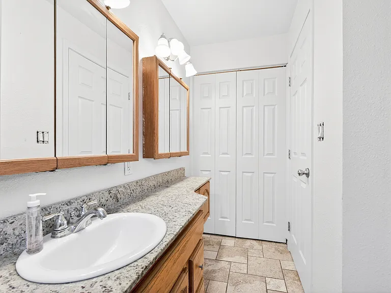 2203 Del Rio Dr — Photo 35