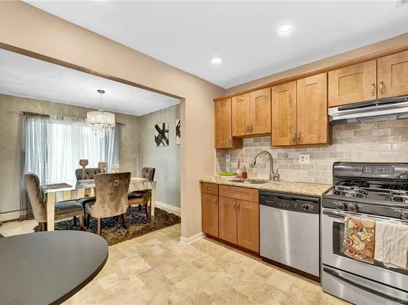 360 Country Club Ln, Pomona, NY 10970