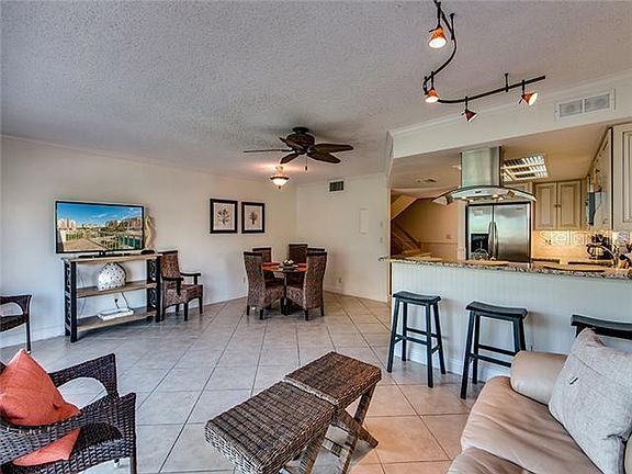4th image of 479 E Shore Dr APT 2