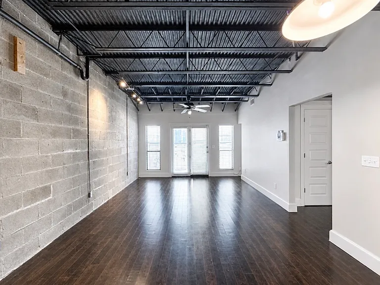 915 NW 7th St #105 — Photo 10