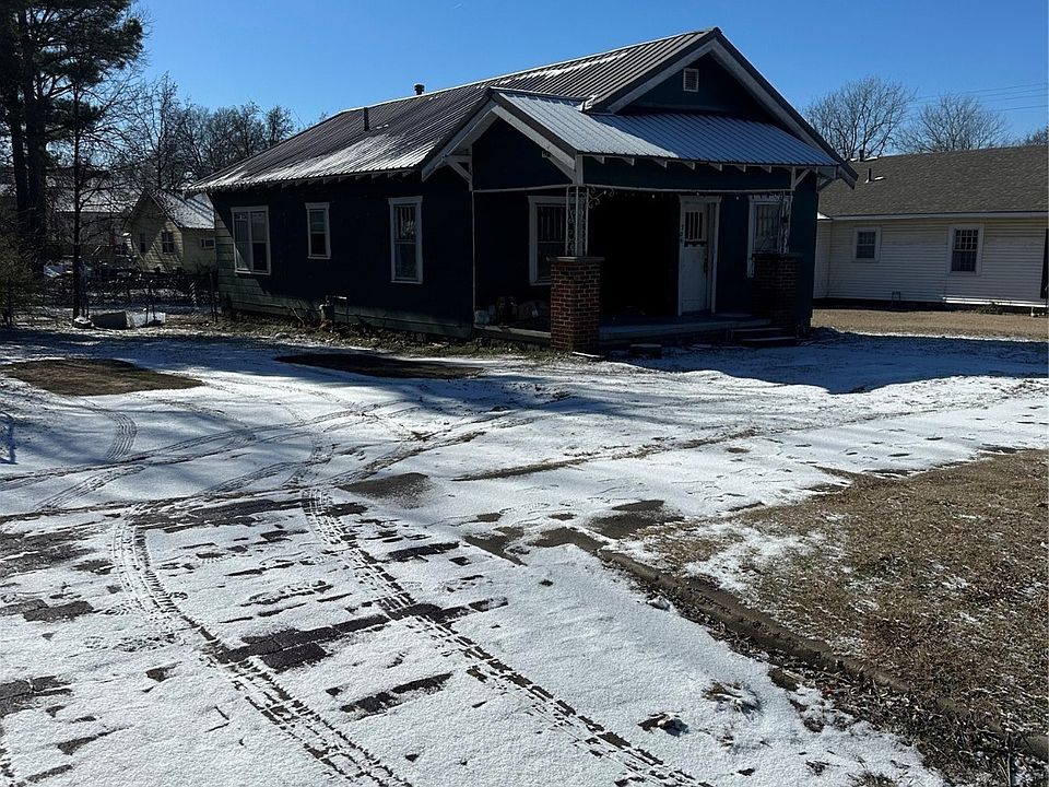 2nd image of 706 E 13th St
