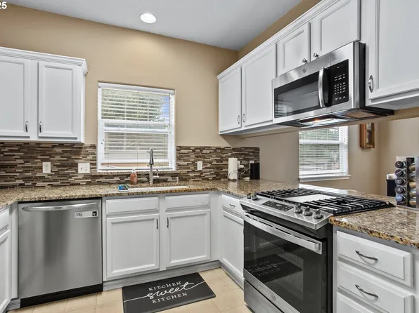 1032 NE Palmblad Dr, Gresham, OR 97030