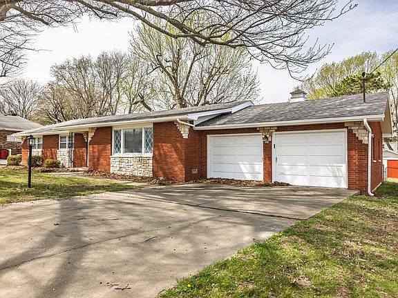 3rd image of 3333 N Delaware Avenue