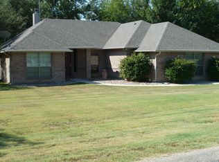 111 Falling Oak Dr, Azle, TX 76020