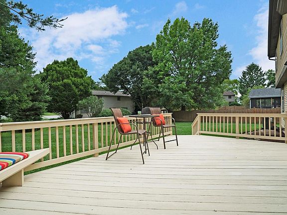 3rd image of 260 Highbury Cres