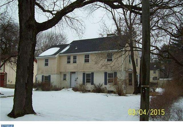 2nd image of 10 Cornwall Ave
