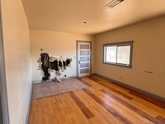 5th image of 2137 W WASHINGTON Street