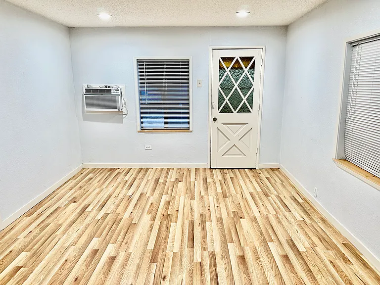 1220 1/2 Academy Ave — Photo 3