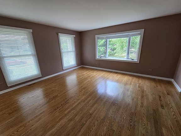 4th image of 180 Farmgate Dr