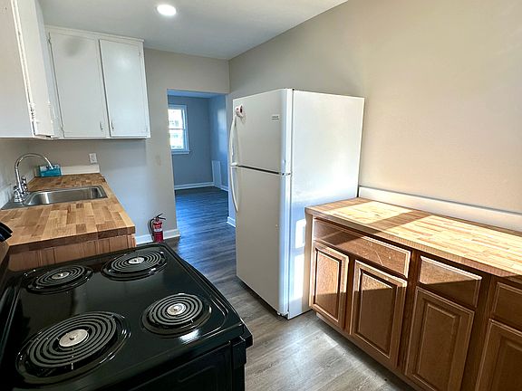 2nd image of 411 Fort Worth Ave #3