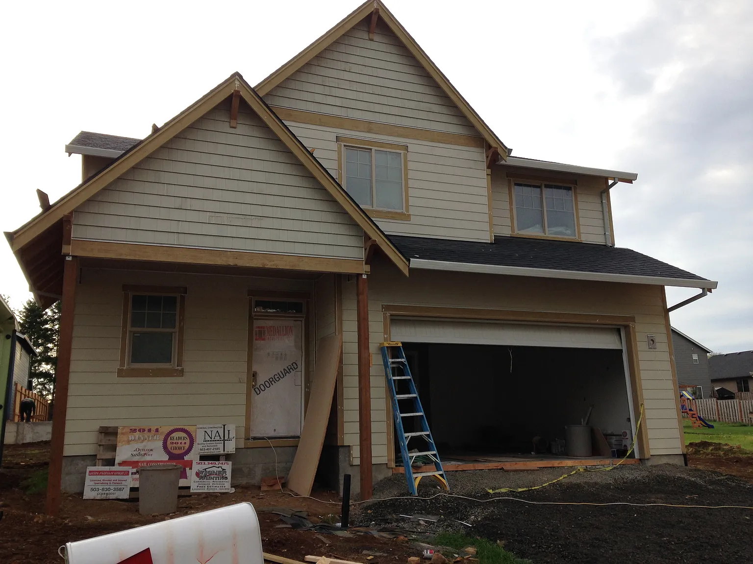 114 NE Oak View Ln photo 1
