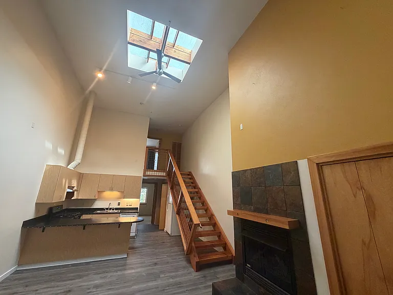 11006 NE Weidler St — Photo 5