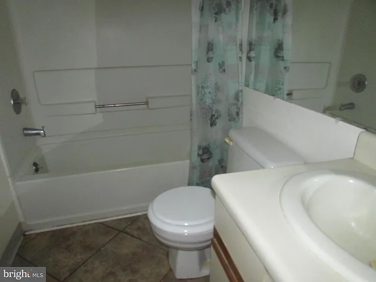 141 Auckland Dr — Photo 10