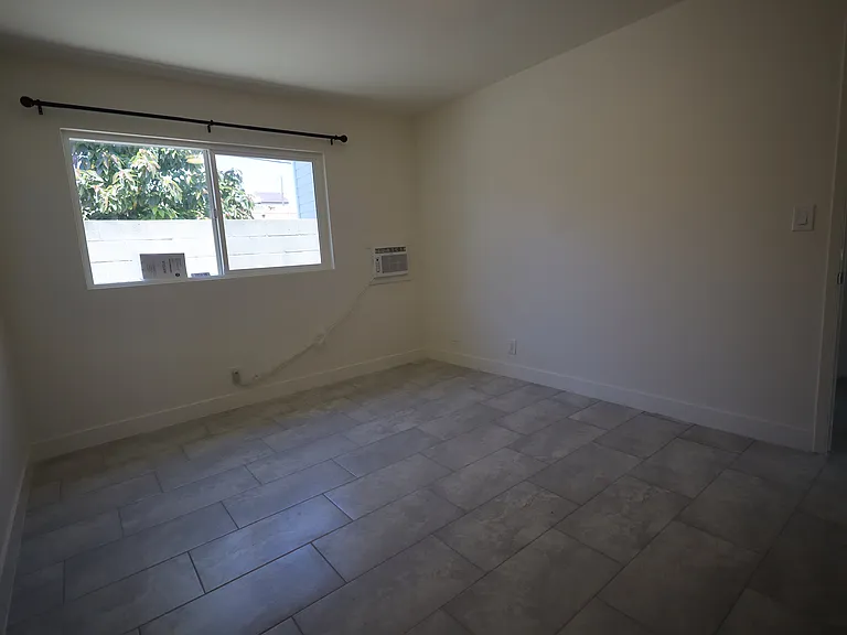 4156 N La Rica Ave #1/4 — Photo 11