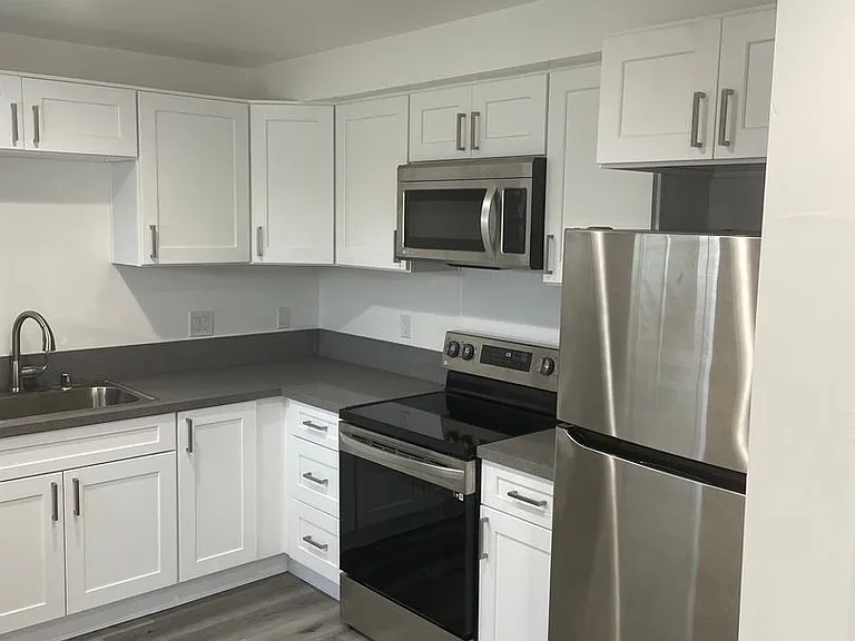 Highland Pacifica Apartments — Photo 17