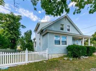 19 1st Pl, New Hyde Park, NY 11040