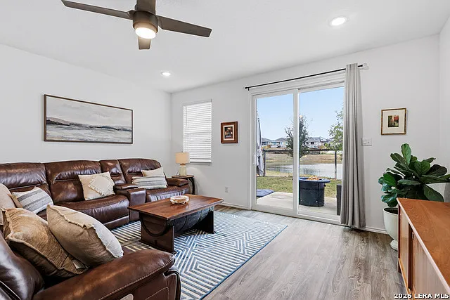 3 bed, 2.0 bath, 1769 sqft, $1,950 — Photo 3