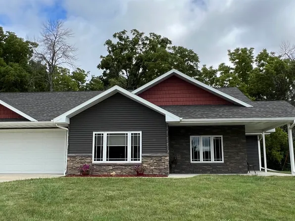 109 Le Stein Ln, New Hampton, IA 50659