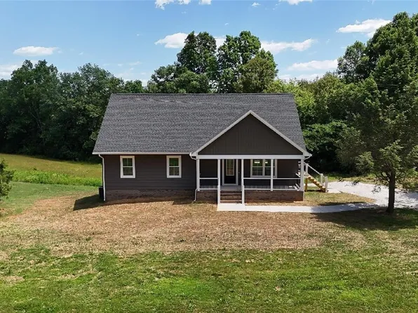 729 Mockingbirg Ln, Gladstone, VA 24553