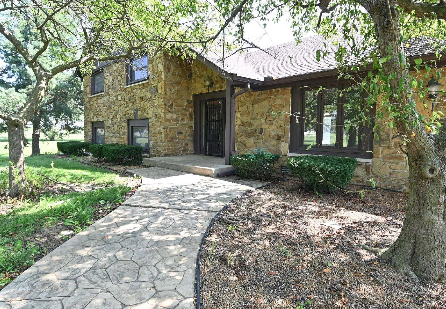3 bed, 4.0 bath, 3804 sqft, $4,000 — Photo 1