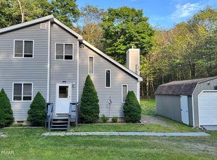 1065 Breezewood Dr, Newfoundland, PA 18445