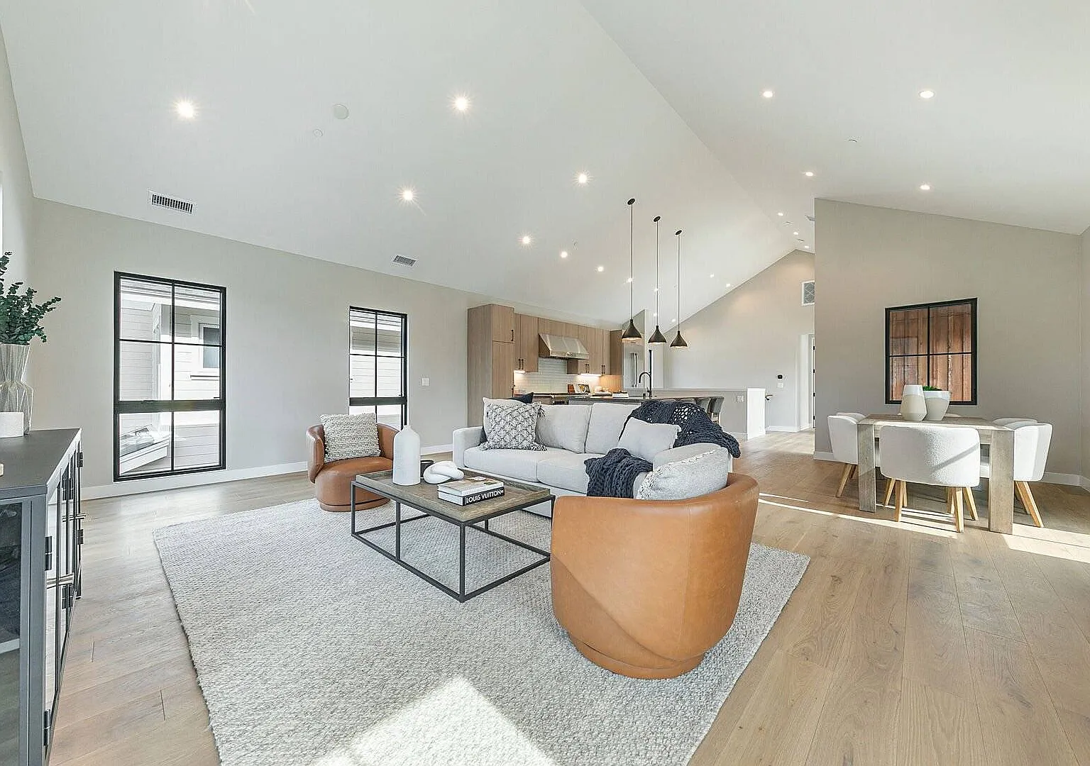 4 bed, 3.5 bath, 2261 sqft, $7,500 — Photo 1