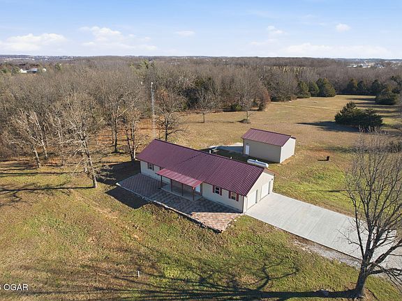 3rd image of 10058 Farm Road 2015