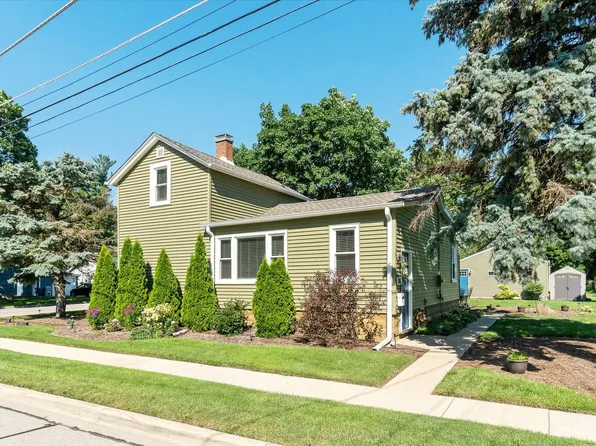 116 S River St, Montgomery, IL 60538