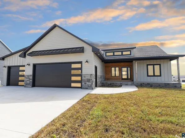 5427 W Colonial Ct, Sioux Falls, SD 57107