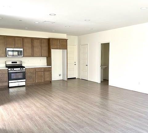 4th image of 3633 Elias Ln