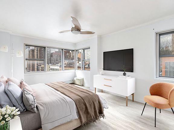 3rd image of 305 E 72nd St #8E