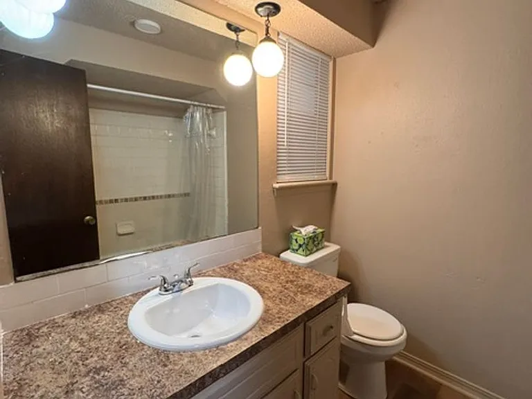 608 SW 13th St — Photo 13