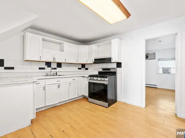 352 Totowa Avenue, Paterson, NJ 07502