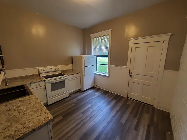 210 N 15th Ave E #1 — Photo 3