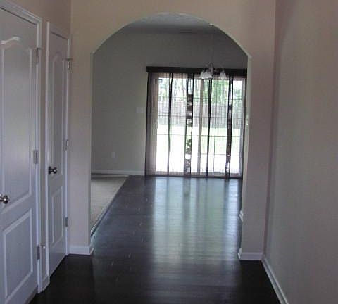 4th image of 932 Dynamo Ln