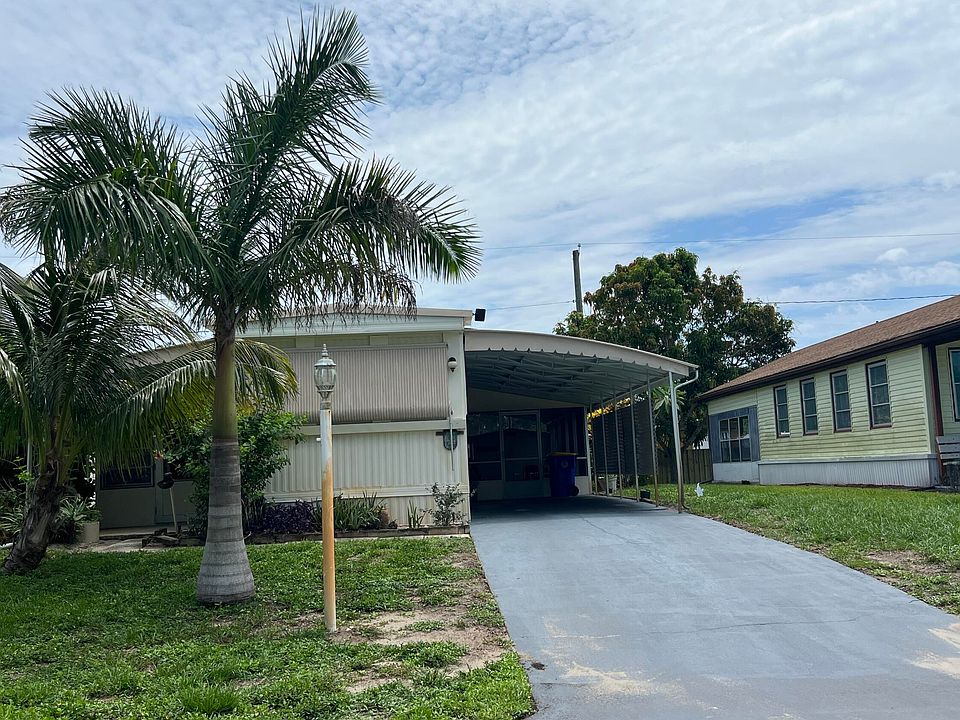 1st image of 8371 SE Skylark Avenue