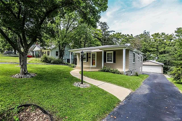 129 Saint George Pl photo 1
