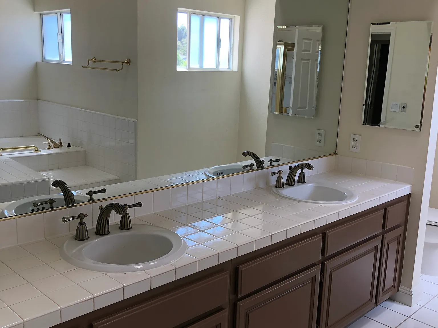 3 bed, 2.5 bath, 1920 sqft, $4,595 — Photo 3