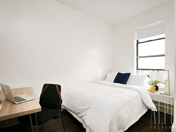 3rd image of 439 Jefferson Ave #77